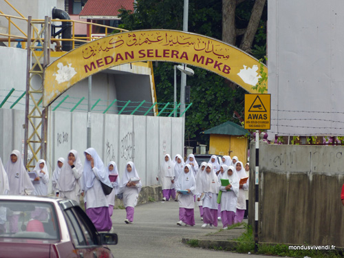 sorrtie d'école à Kota Bharu